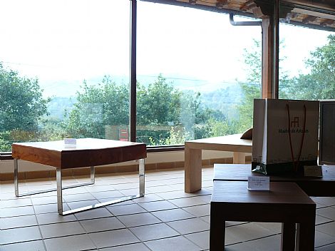 Interior de la zona de exposición de Muebles Recorio. Fábrica de Muebles Recorio en Cangas de Onís, Asturias.
