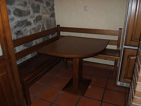 Banco para rincón con mesa circular Muebles Recorio Cangas de Onís Asturias