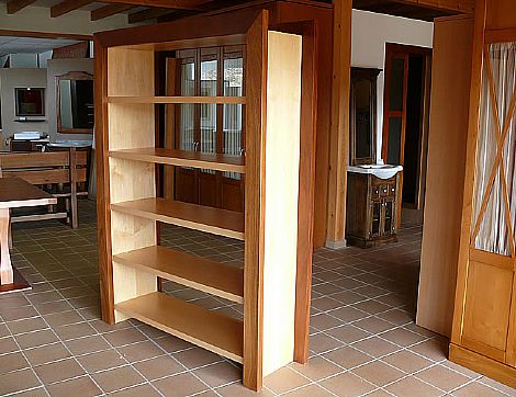 Estantería Arce Iroko Muebles Recorio Cangas de Onís Asturias