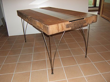 Mesa madera y cristal y derribo con pies de metal, Muebles Recorio Cangas de Onís Asturias